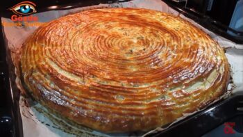 Soğanlı Ve Peynirli Mayasız Börek Tarifi