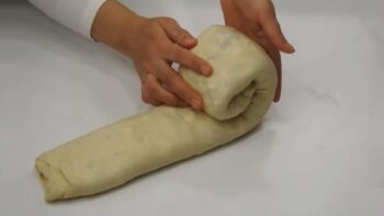 Tel Tel Dökülen Enfes 5 Dakikada Kahvaltı Böreği Tarifi