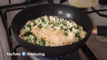 Tavada Pişen 1 Yufkadan İkramlık Börek Tarifi