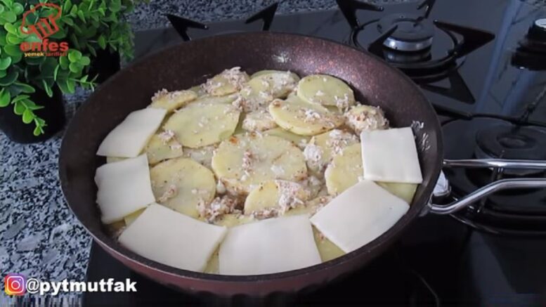 Çay Varsa Her Saate Yakışan Patatesli İkramlık Tarifi