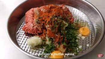Evde Sulu Sulu 10 Numara Köfte Yapma Püfü