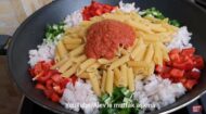 Haşlamadan Özel Sosunda Pişen Makarna Tarifi