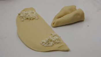 Tepsiden Taşacak Kadar Kabaran Poğaça Çörek Tarifi