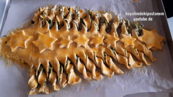 Yılbaşı Kahvaltısına Yeni Yıl Ağacı Çörek Tarifi