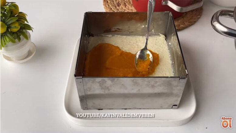 10 Dakikada Yapılan Renkli İrmik Pastası 2