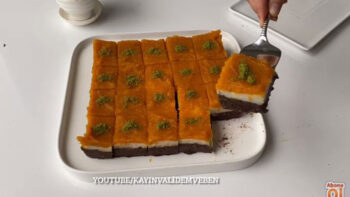 10 Dakikada Yapılan Renkli İrmik Pastası