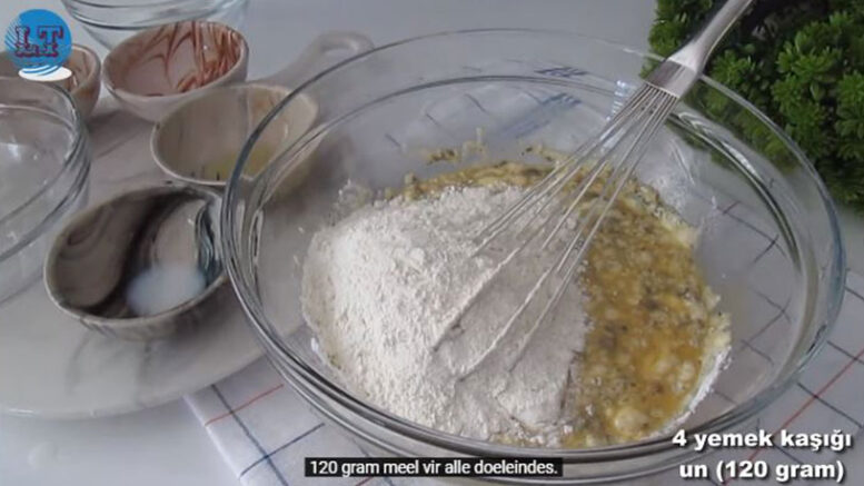 4 Kaşık Undan Yoğurmadan Tepsi Dolusu Börek Tarifi 3