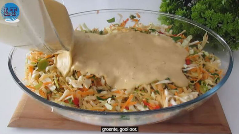 Yufkasız 4 Kaşık Undan Farklı Sebzeli Börek Tarifi