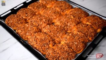 Azcık Eforla Kahvaltıya Çay Yanına Biberli Ekmek Tarifi