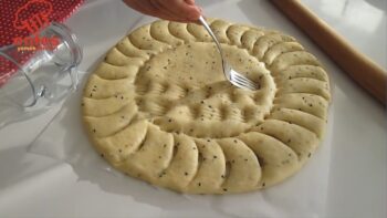 Hafta Sonuna Kaçırılmayacak Kahvaltılık Çörek Tarifi