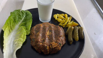Çiğ Köfteyi Kıskandıracak Yumurtalı Köfte Tarifi