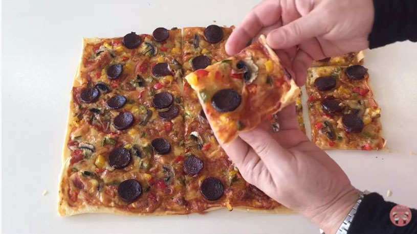 Kendini Pizza Sanan Börek Tarifi Renkli Hobi