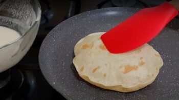 Balon Gibi Un Ve Sudan Tortilla Ekmeği Tarifi