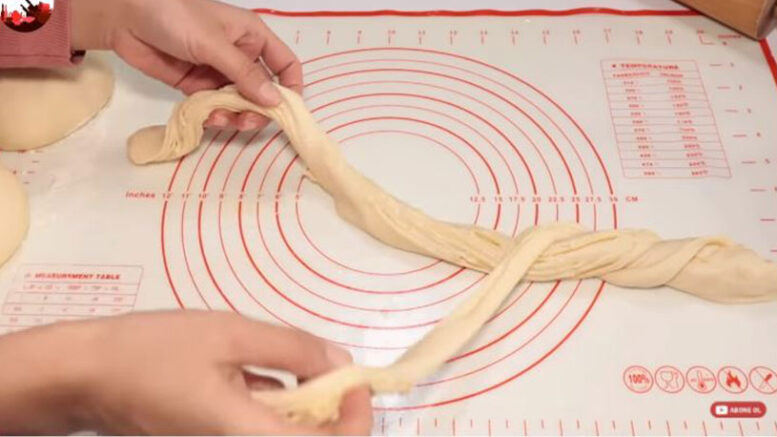 Tam 3 Kat Fazla Kabaran Yağlı Poğaça Tarifi 2