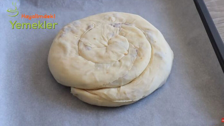Sütlü Kat kat Soğanlı Börek Tarifi