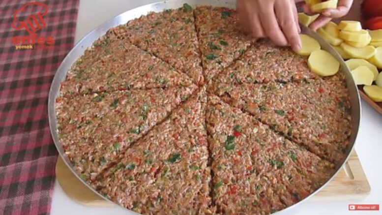Evde İnanılmaz Kolay Tepsi Kebabı Tarifi 1