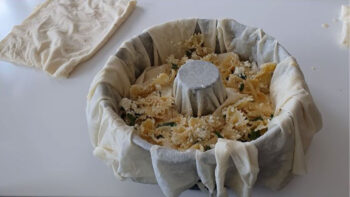 Makarna Ve Yufkadan Kalıpta Börek Tarifi