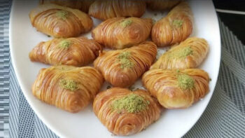Sadece Tek Beze Açarak Çıtır Midye Baklava Tarifi