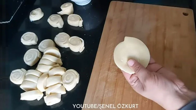 Tek Tek Uğraşmadan Çıtır Midye Baklava Tarifi 2