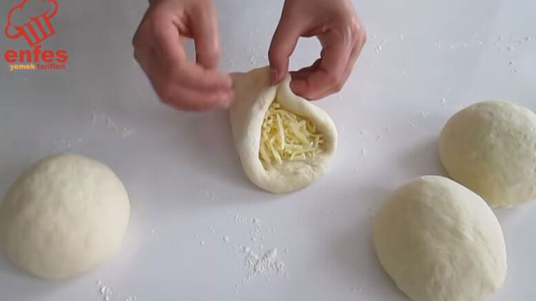 Yumuşak Yeni Kaşarlı Pide Tarifi 2