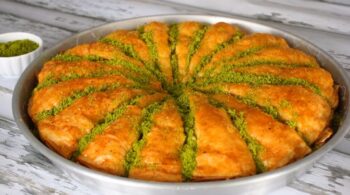 2 Beze İle Kat Kat Dilim Baklava Tarifi