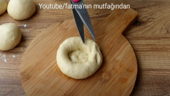 Makas İle Şeklide Tadıda Nefis Çörek Tarifi