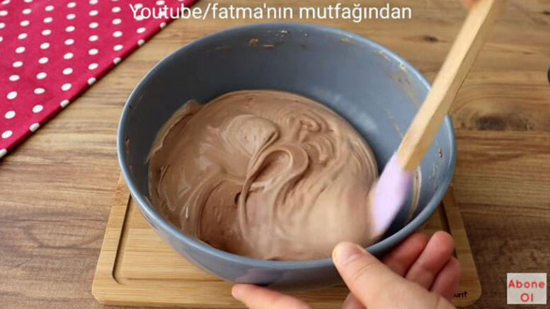 Saatlerce Karıştırmadan Yapılan Dondurma Tarifi 1