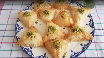 Lezetinin Sırrı Merak Edilen Sütlü Börek Tarifi