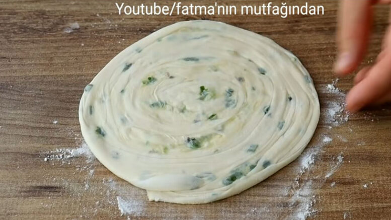 Un Sarımsak Soğandan İnanılmaz Börek Tarifi