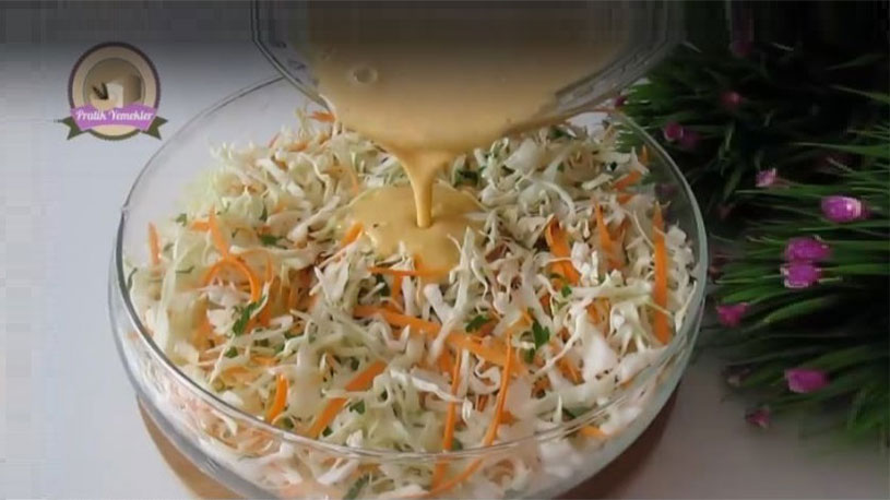 Yiyip Yiyebileceğiniz Enteresan Lahana Börek Tarifi 1