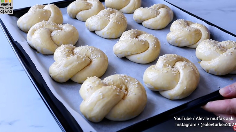 Belkide İlk Kez Gördüğünüz Düğüm Poğaça Çörek Tarifi 2