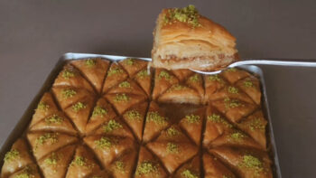Dünyanın En Kolayı 4 Bezeden 40 Kat Baklava Tarifi