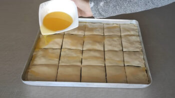 Hamur Açmayı Bilmeyenlerin Bile Yapabileceği Börek Tarifi