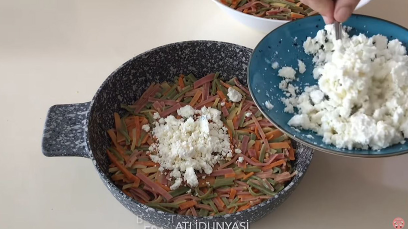 Her Rengi Ayrı Lezzetli Börek Tarifi 2