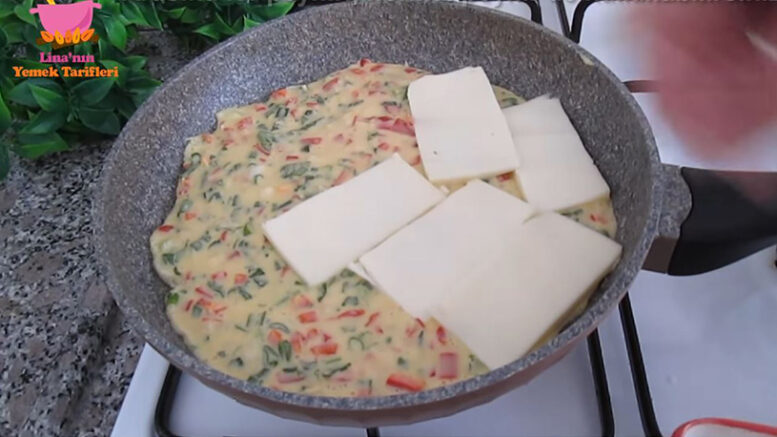 Börek Gibi 10 Dakikada Hazır Çörek Tarifi