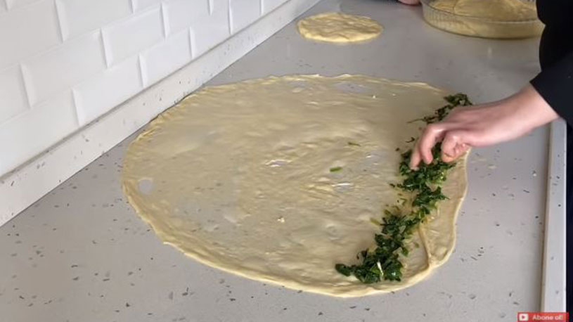 Sündürerek Yufka Açma Yöntemli Börek Tarifi 2
