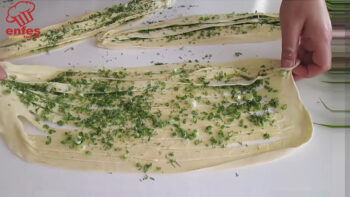 Tekniği Farklı Kesilerek Yapılan Açma Çörek Tarifi