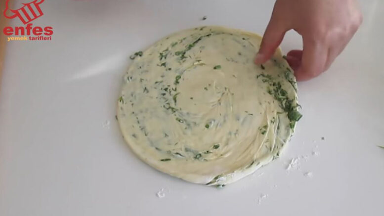 Tekniği Farklı Kesilerek Yapılan Açma Çörek Tarifi 2