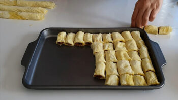 Deneyenin Vaz Geçemediği Özel Soslu Lokmalık Börek Tarifi