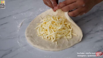 Yemek İçin Herkesin Erken Kalkacağı Kahvaltılık Çörek Tarifi