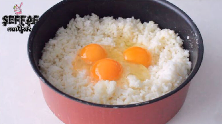 Pilava Yumurta Kırarak Hazırlanan İlginç Köfte Tarifi