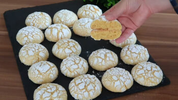 Sadece 4 Kaşık Sıvı Yağdan Limonlu Kurabiye Tarifi