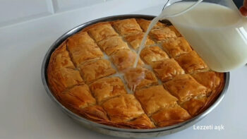 Sosu İçinde Pişen Ezber Bozan Börek Tarifi