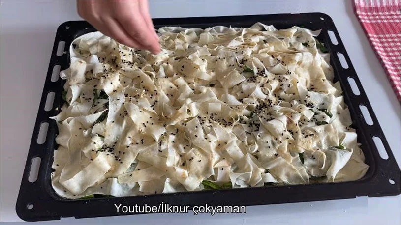 Yırtık Yufkalardan Alışılmıştan Farklı Börek Tarifi 2