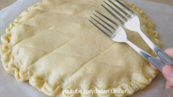 2 Çatalla Şekillenen Efsane Olacak Çörek Tarifi