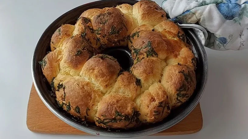 Kek Kalıbında En İddialı Sarımsaklı Çörek Tarifi 2