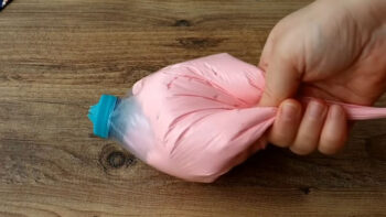 Yarım Plastik Şişede Yapılan Ağızda Eriyen Tatlı Tarifi