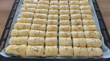 Akşamdan Yapılan Sabah Pişirilen İnanılmaz Çıtır Börek Tarifi