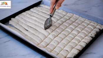 Börekle Karıştırılan Nefis Sarımsaklı Çörek Tarifi