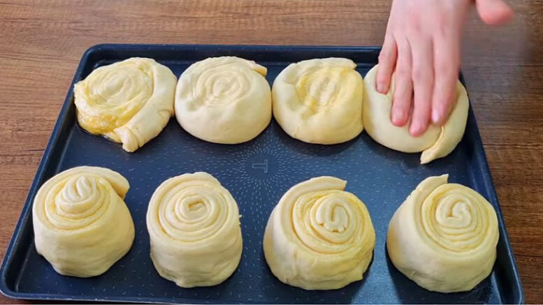 Denenmiş Tariflerden Daha Farklı Yağlı Çörek Tarifi 2